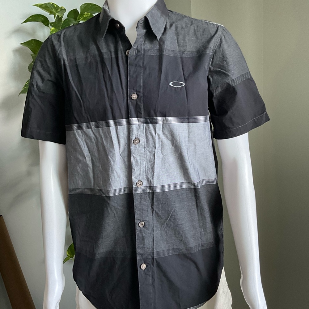 Oakley Black and Gray Casual Button Down Shirt with Color-Block Design
